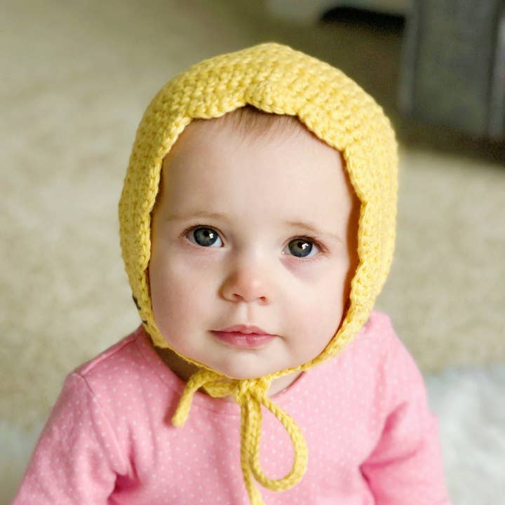 Bonnet en crochet pour petite fille - Cadeau pour nouveau-né pour la vente par Meadoria