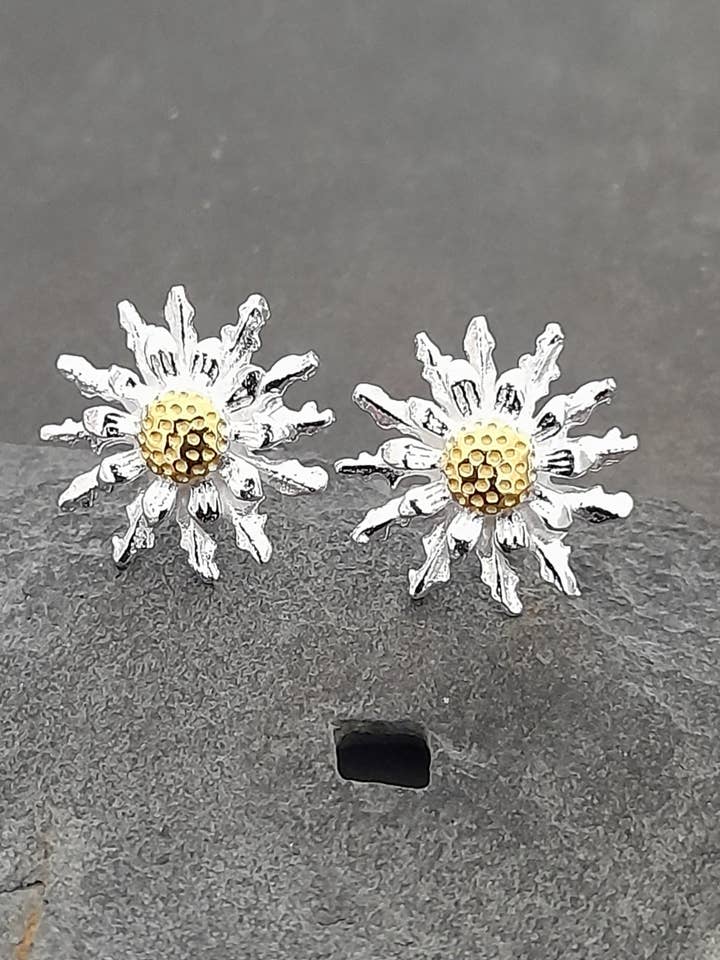 SS672B - DAISY FLOWER STUD 13MM DIA for wholesale by Bluelily925silver