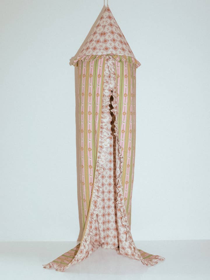 Ciel de lit pour enfants - vert et beige pour la vente par Made of Matter