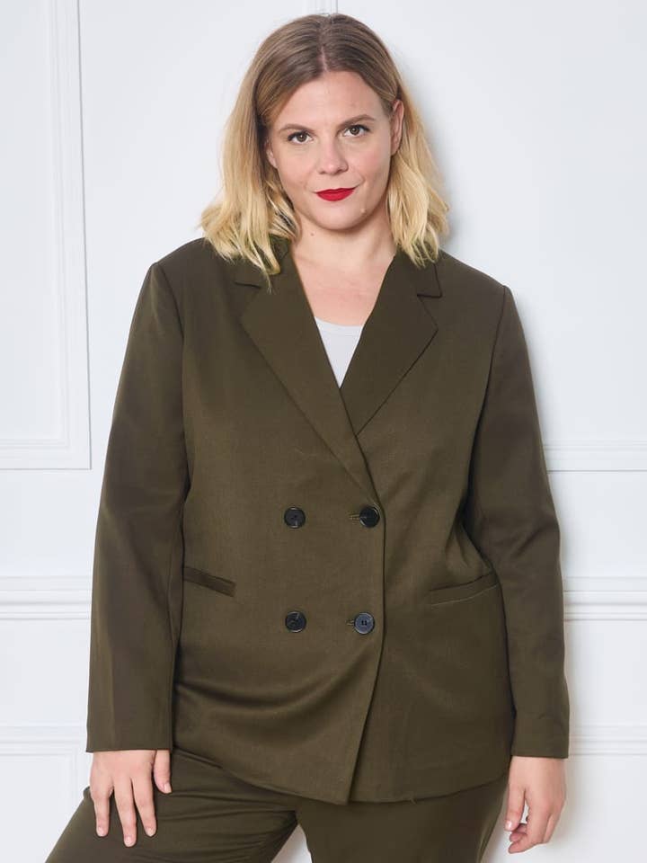 Stor Størrelse - Oversize dobbeltradet jakke for engroshandel hos C'MELODIE