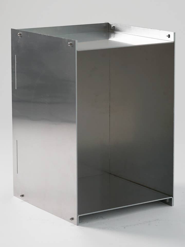 M01 pour la vente par Deluu