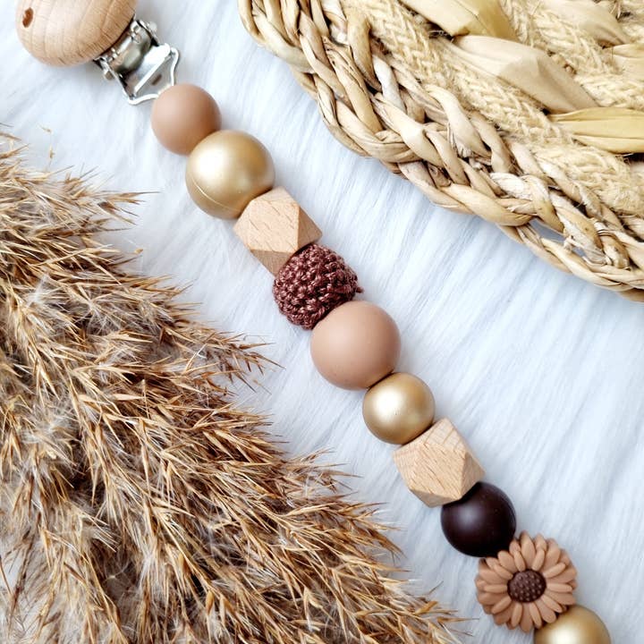 Happy by Lies - Wholesale Pacifier Clip - Baby - Speenkoord met naam - Daisy bruin, metallic goud, peach brons
