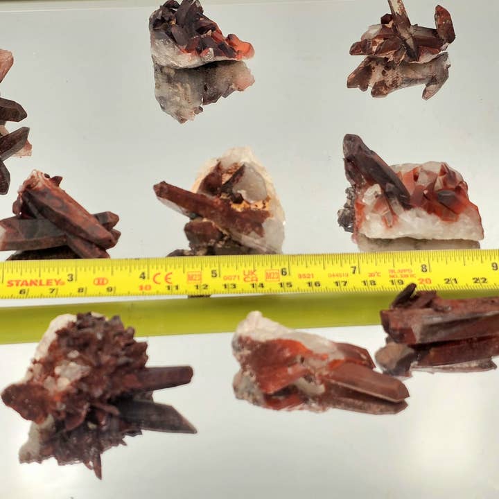 Rote Hämatit-Quarzkristallcluster (B2) für den Großhandel von Distinction Crystals