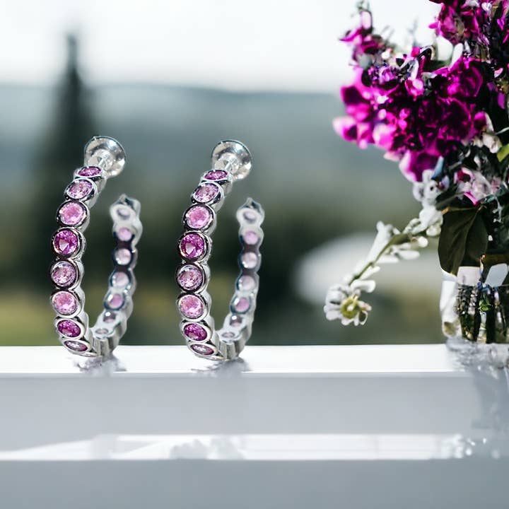 Boucles d'oreilles créoles roses - Collection Pretty In Pink pour la vente par Shimmer by Cindy