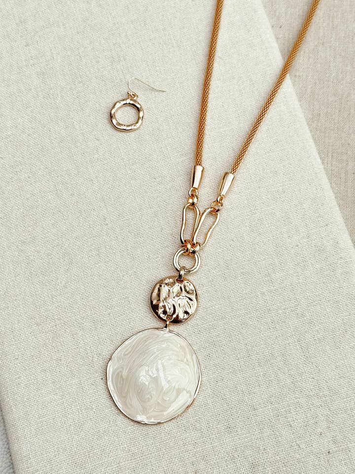 Halsband och örhängen med hamrad gulddisk för wholesale av Juniper Wish