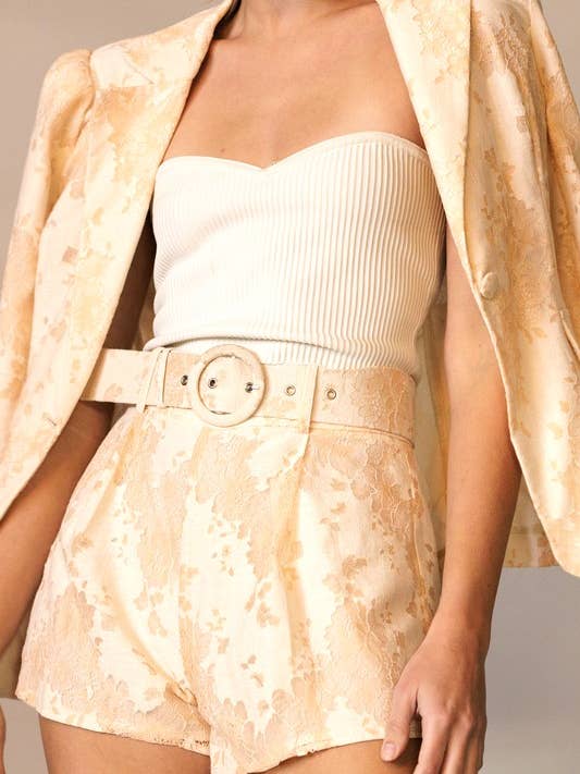 LP1202 SHORT ÉLÉGANT EN JACQUARD AVEC CEINTURE DÉCORATIVE pour la vente par Endless Blu