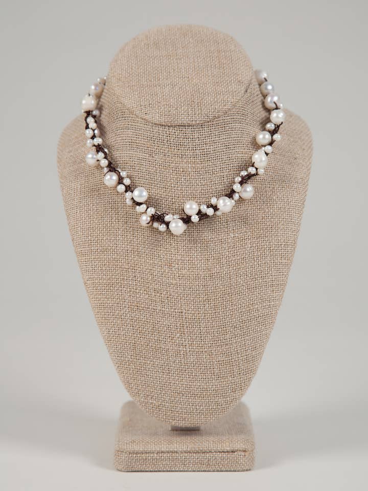 Witte parelketting op geknoopt gewaxt linnen koord voor wholesale door Crossroads Accessories Inc