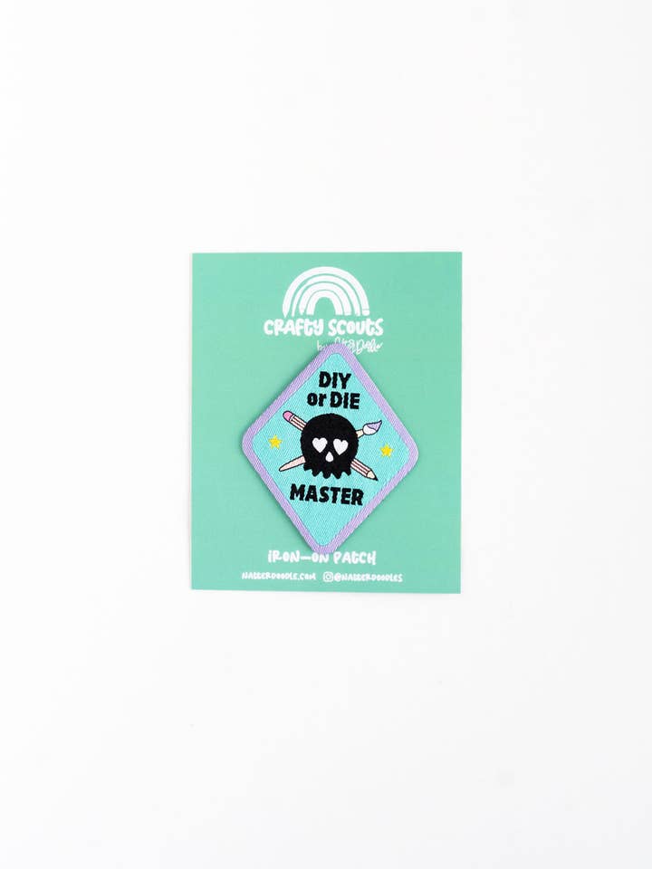 DIY oder Stirb Meisteraufnäher – Gesticktes Kreativ-Bügelabzeichen für den Großhandel von NatterDoodle