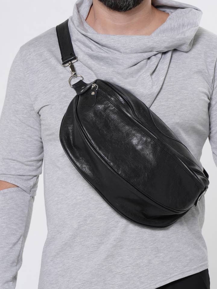 Sac à bandoulière en cuir véritable pour homme pour la vente par Metamorphoza