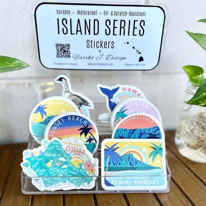 Island Stickers & More / Yuriko J. Design - Venta al por mayor Pegatina - Adhesivo con forma de cabeza de diamante de Oahu, serie Hawaii Island