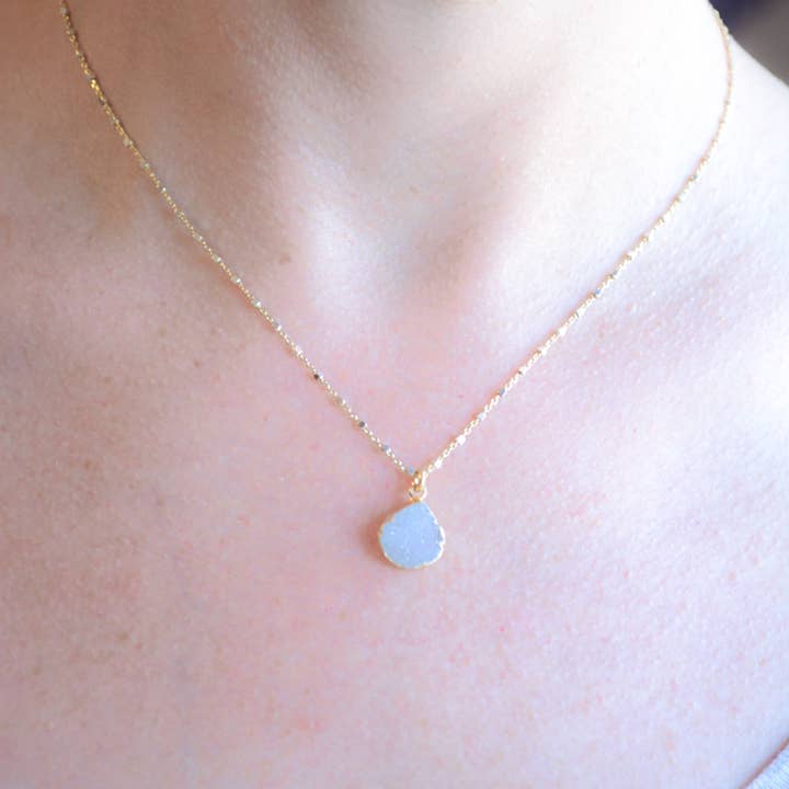 AJS Design Studio – Engroshandel Halskæde med vedhæng – 2 tone sølv halskæde med aqua chalcedon druzy vedhæng