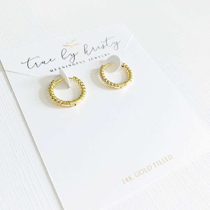 True by Kristy Jewelry - Vente Petits anneaux - Créoles Shoreline Huggie Gold Filled4