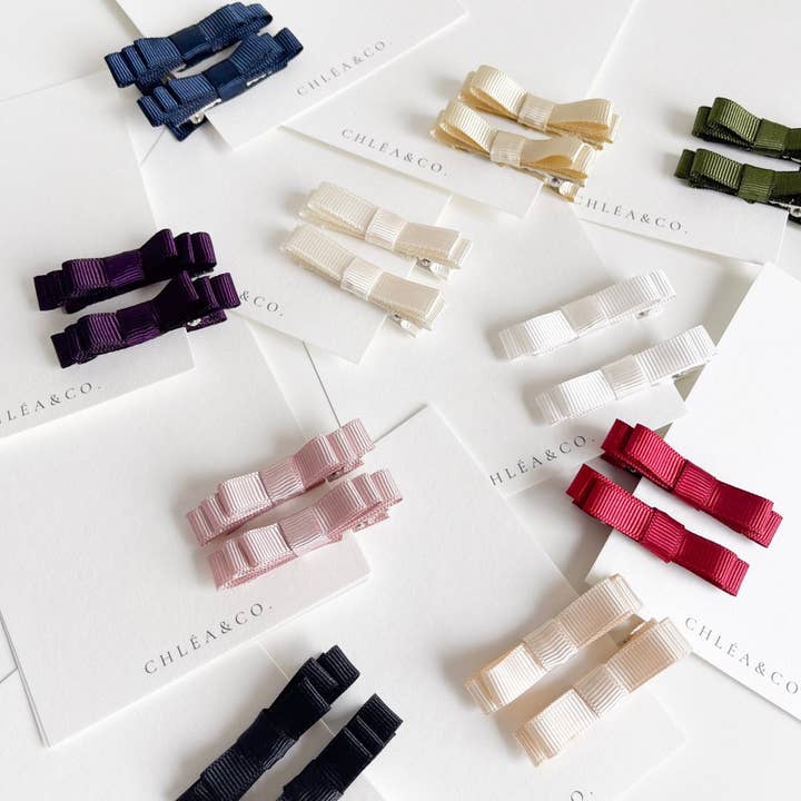 Ensemble de 2 nœuds à ruban moyen pour la vente par Chlea & Co.