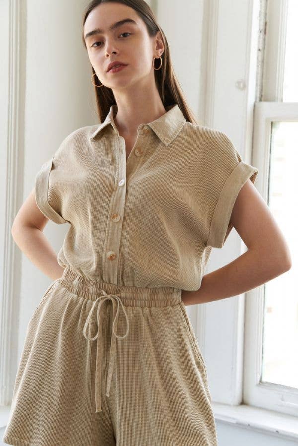 CÁQUI Um romper de malha waffle lavado - FP1166 para venda a revendedores na Faire1