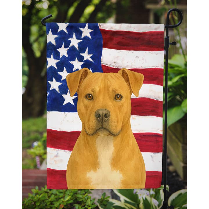 Caroline's Treasures – Großhandel Flagge – Rehkitz American Staffordshire Terrier Amerikanische Flagge Garten Fl1