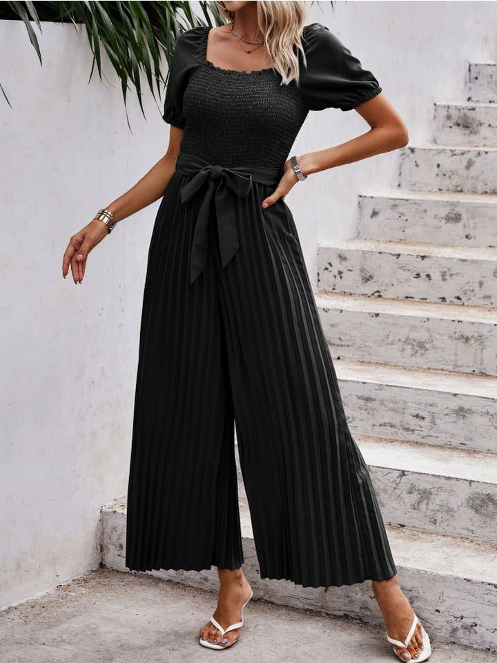 eLook – Großhandel Jumpsuit – Damen – SZ1-J6243 Gemusterter, plissierter Jumpsuit mit Gürtel1