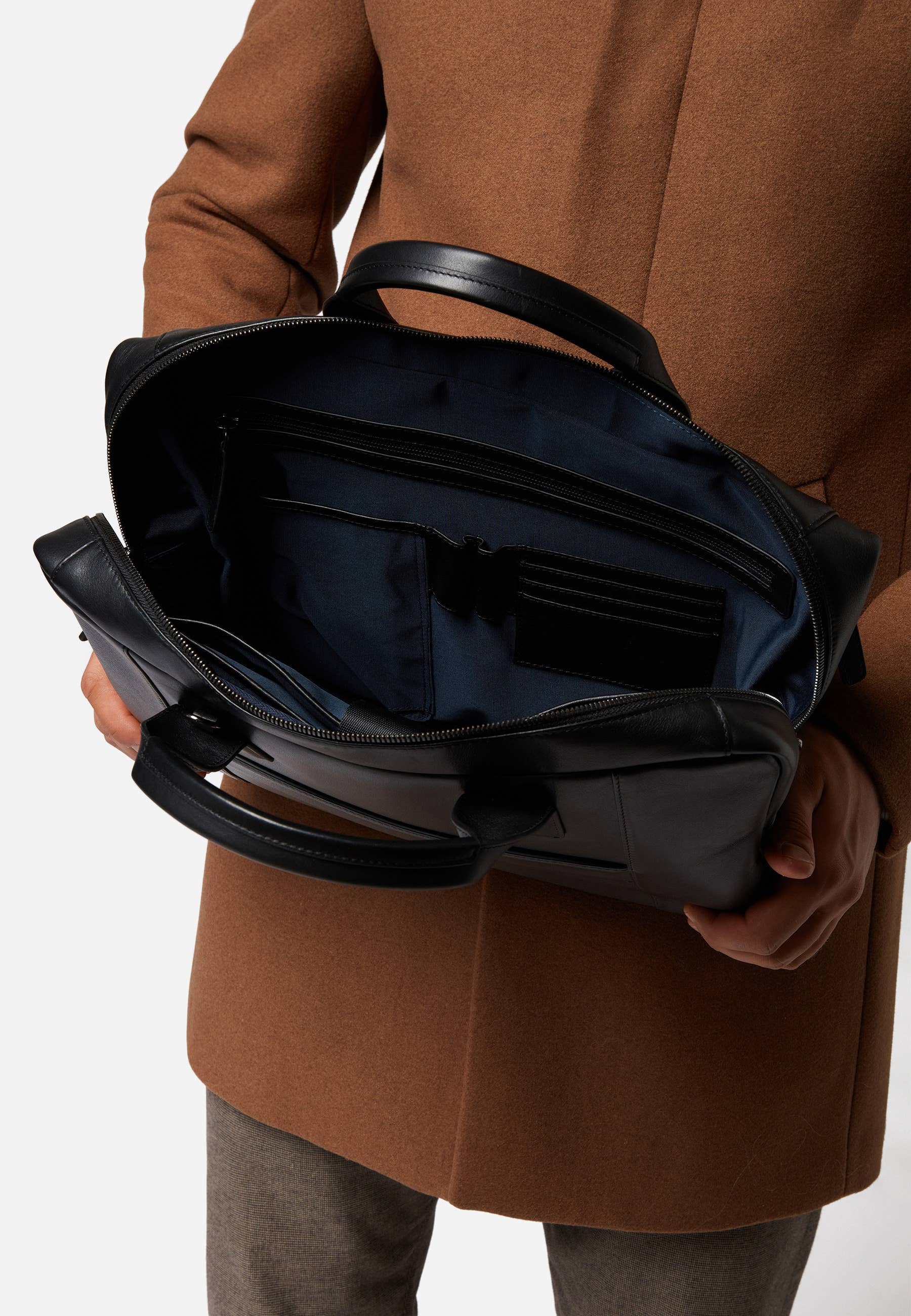 black Classic men's leather bag/Noah for wholesale on Faire2