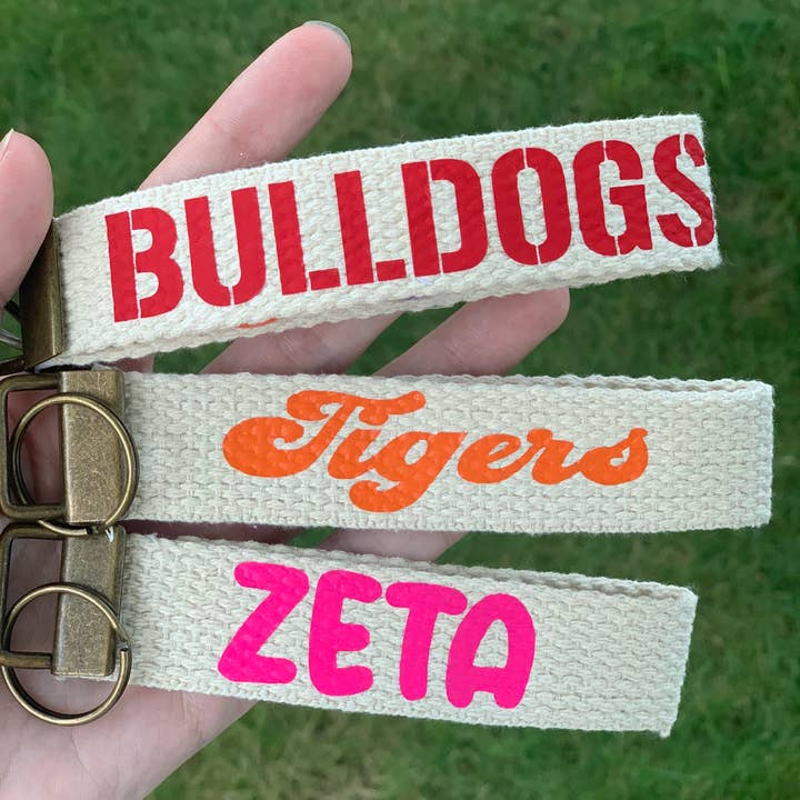 The Shy Sunflower - Vente Porte-clés – femme - Porte-clés personnalisé pour université, sororité, équipe, nom5