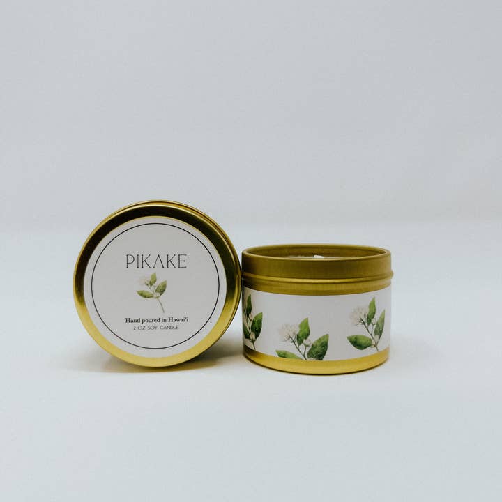 Bougie Pikake 56 g pour la vente par Jules and Gem Hawaii