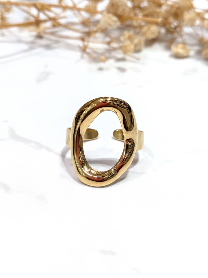 Timeless adjustable Tesme oval ring in stainless steel for wholesale by LOLO & YAYA
