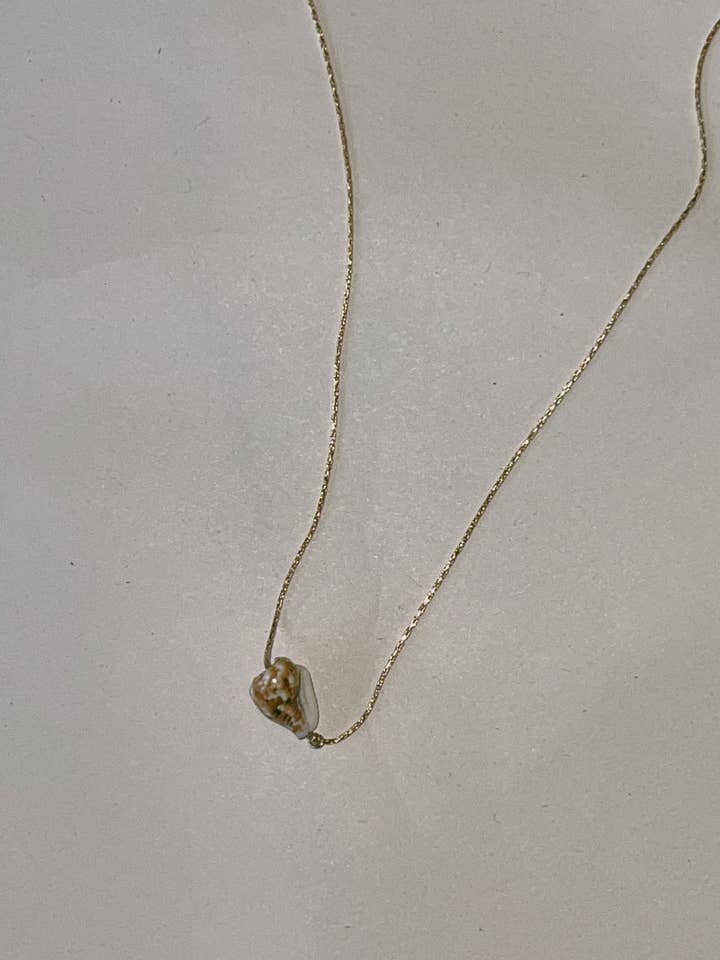 Collana Itty Bitty - Conchiglia per la vendita all'ingrosso da parte di Marida Jewelry