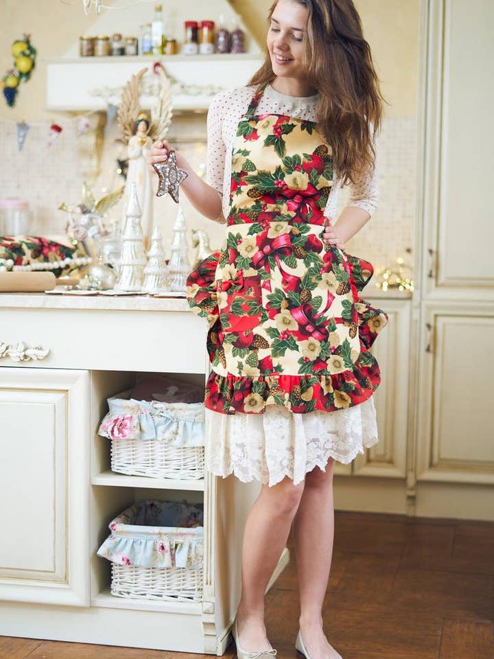 Ladies winter apron | Beige Christmas flowers for wholesale by Hortensias Home