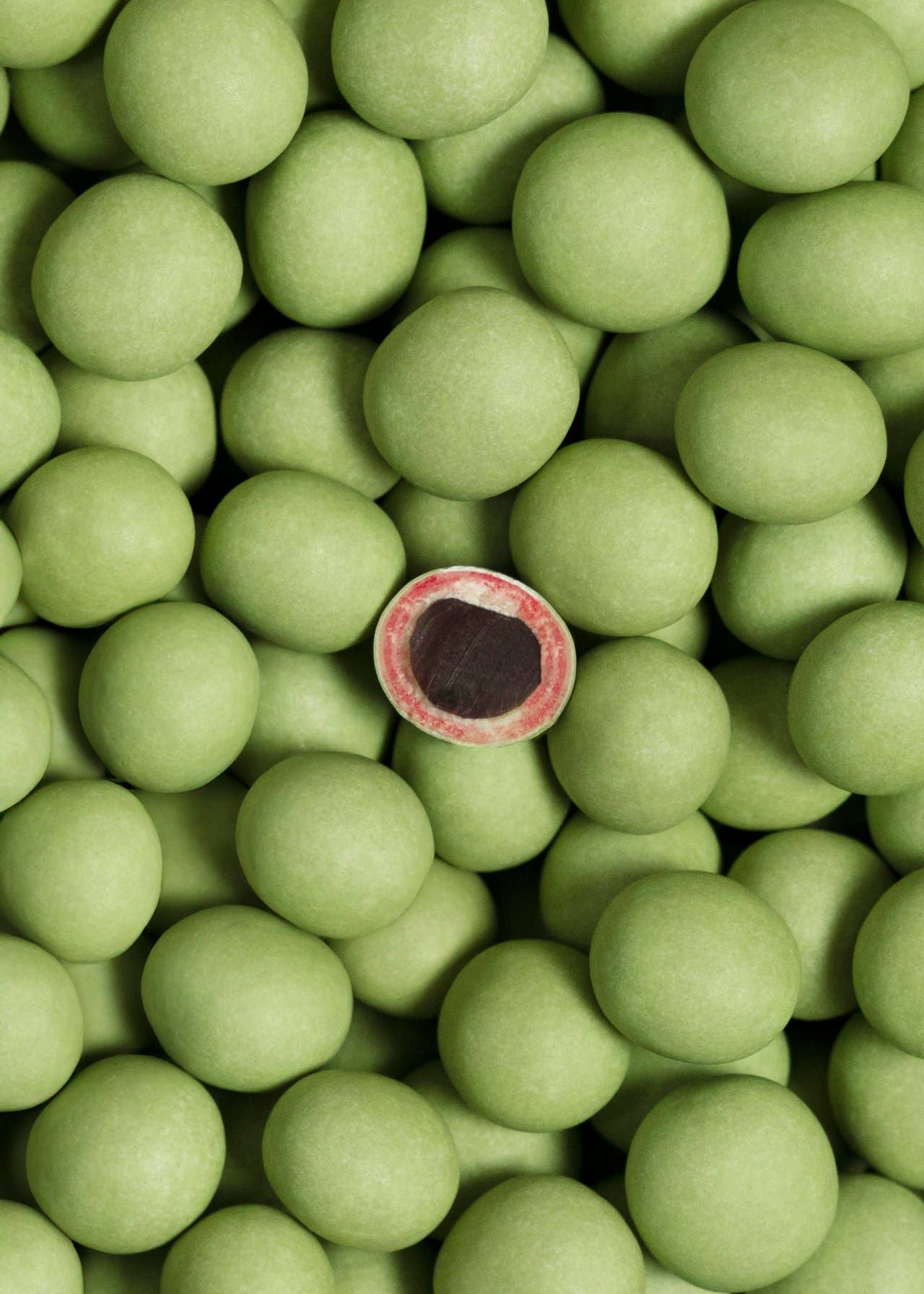 Lakrids by Bülow - Wholesale Chocolate Covered Sweets - C – SOUR  STRAWBERRY - White Chocolate Coated Red Licorice7