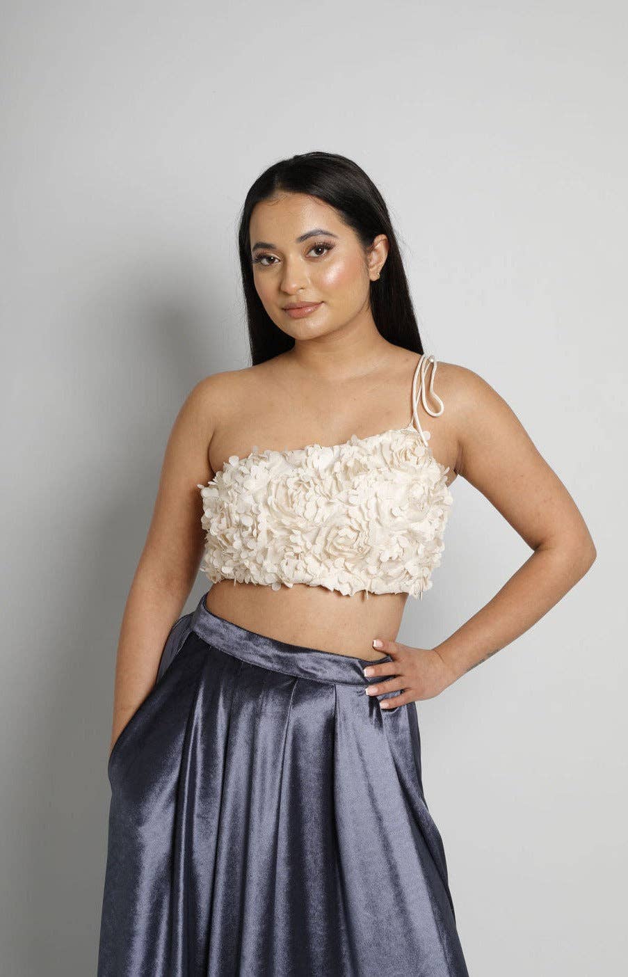 The Naked Laundry – Großhandel Bluse – Damen – Petal One String Lehenga Crop Top in Creme4