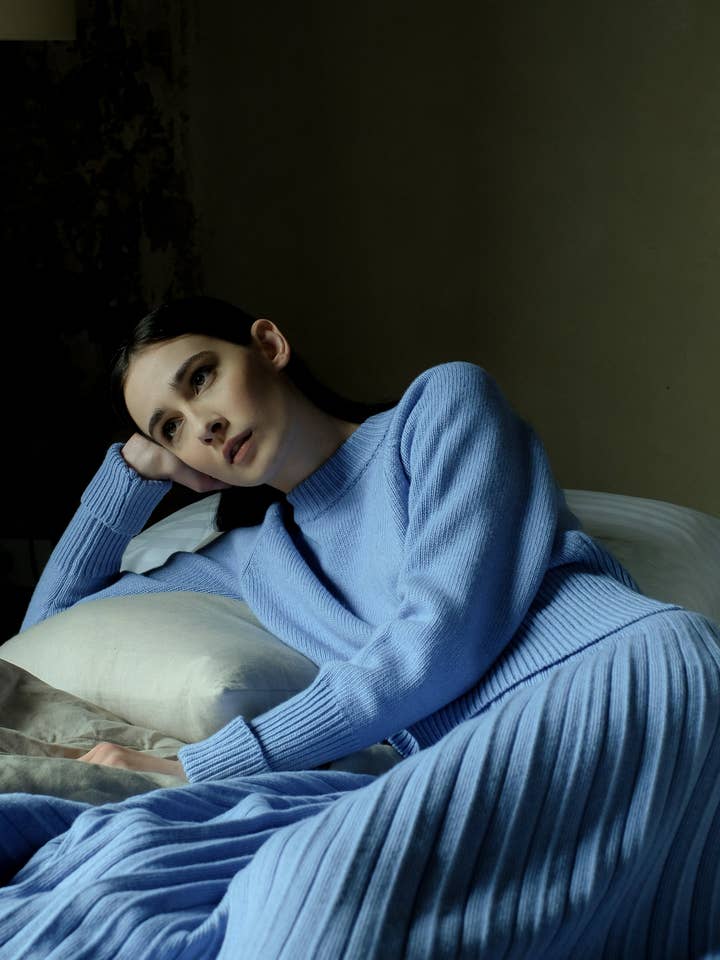 Cashmere-blanding crewneck sweater med rullede manchetter for engroshandel hos Lèmme