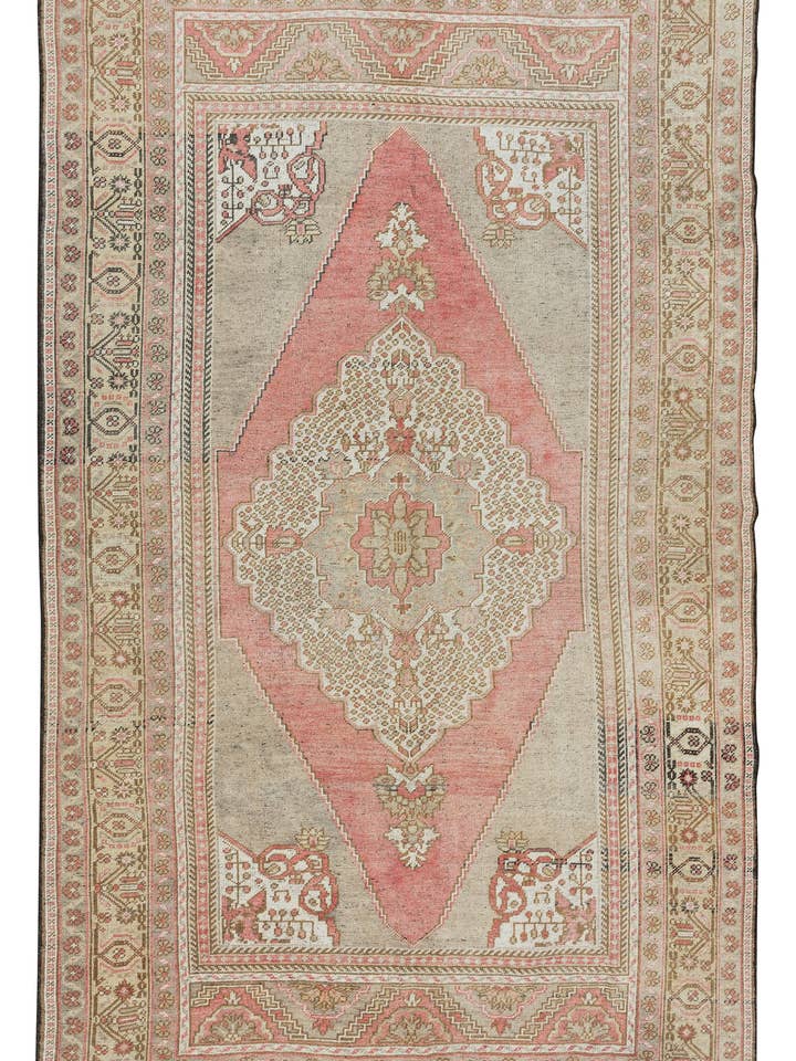 Alfombra turca vintage hecha a mano de estilo tribal de 5.5 x 9.8 pies para venta al por mayor de Rug Specialist LLC.
