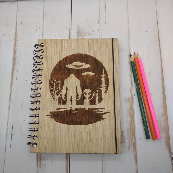 O bigfoot encontra o Aliens Mini Sketchbook por atacado de Genesis 3D