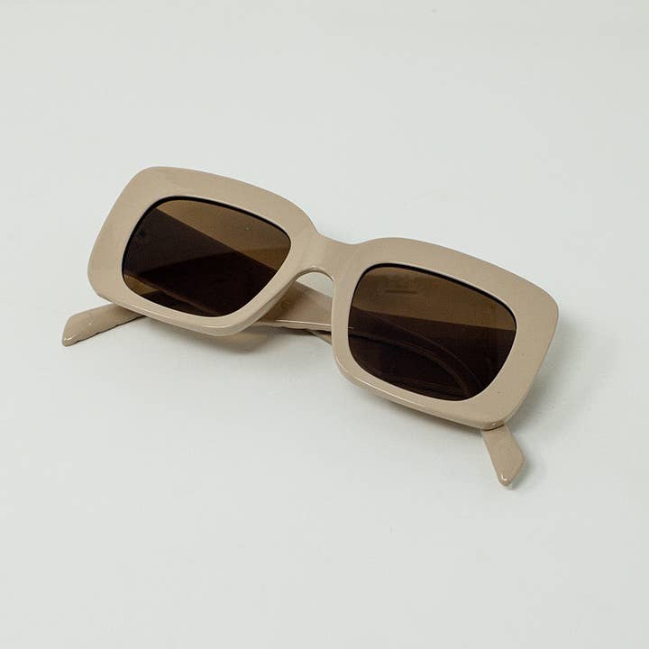 Wit Ovale zonnebril met rooklens in beige voor groothandel op Faire