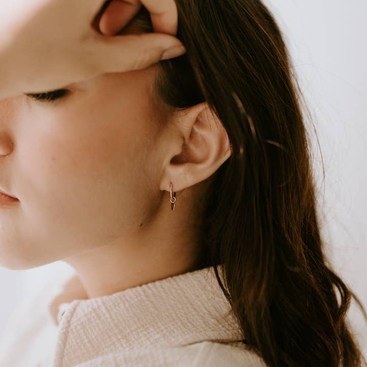 Sydney Rose Co. - Wholesale Hoop Earrings - Daisy Sleepers4