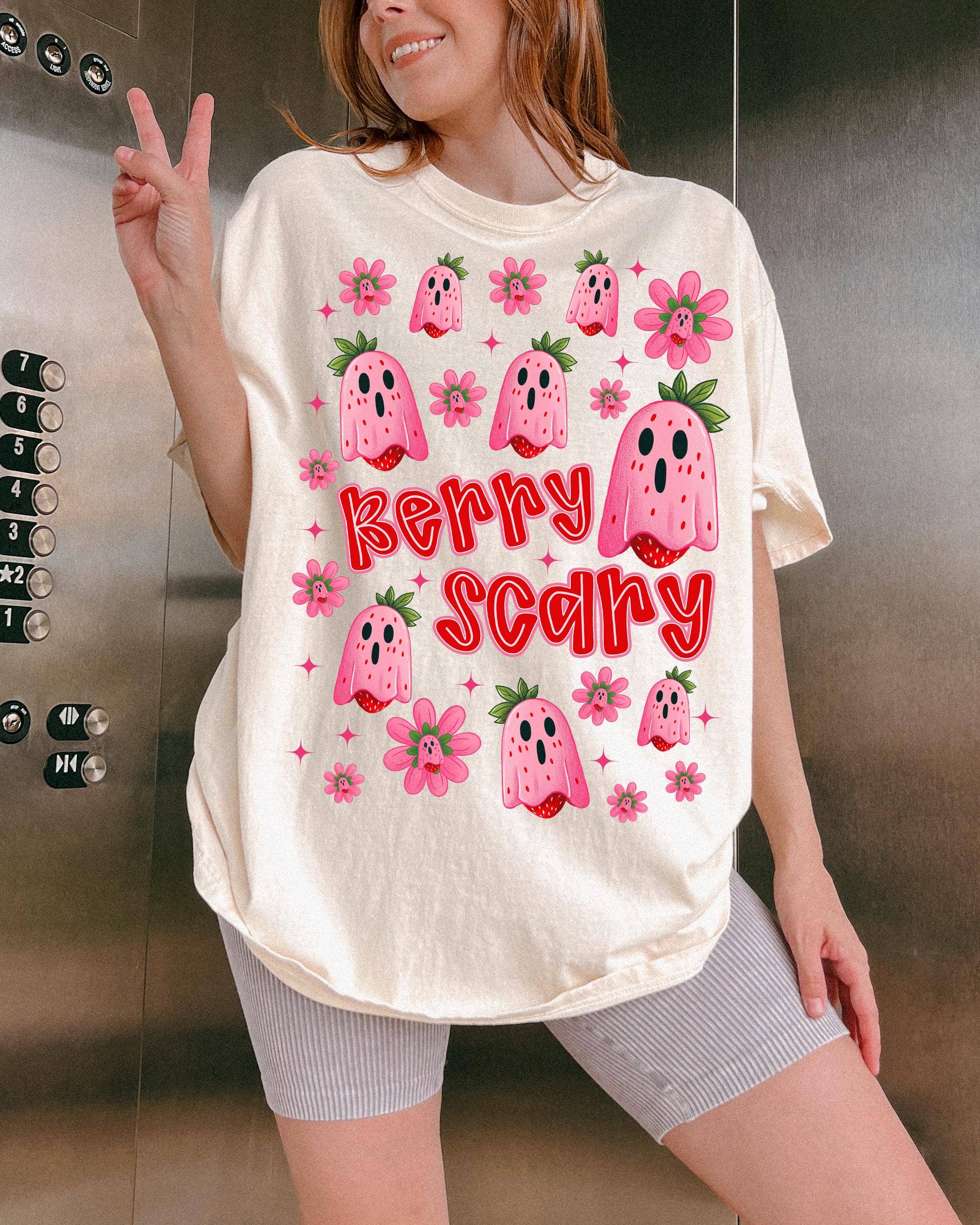 NVC Ecommerce LLC - Vente T-shirt à imprimés – femme - T-shirt fantôme fraise d'été effrayant et terrifiant, pull0