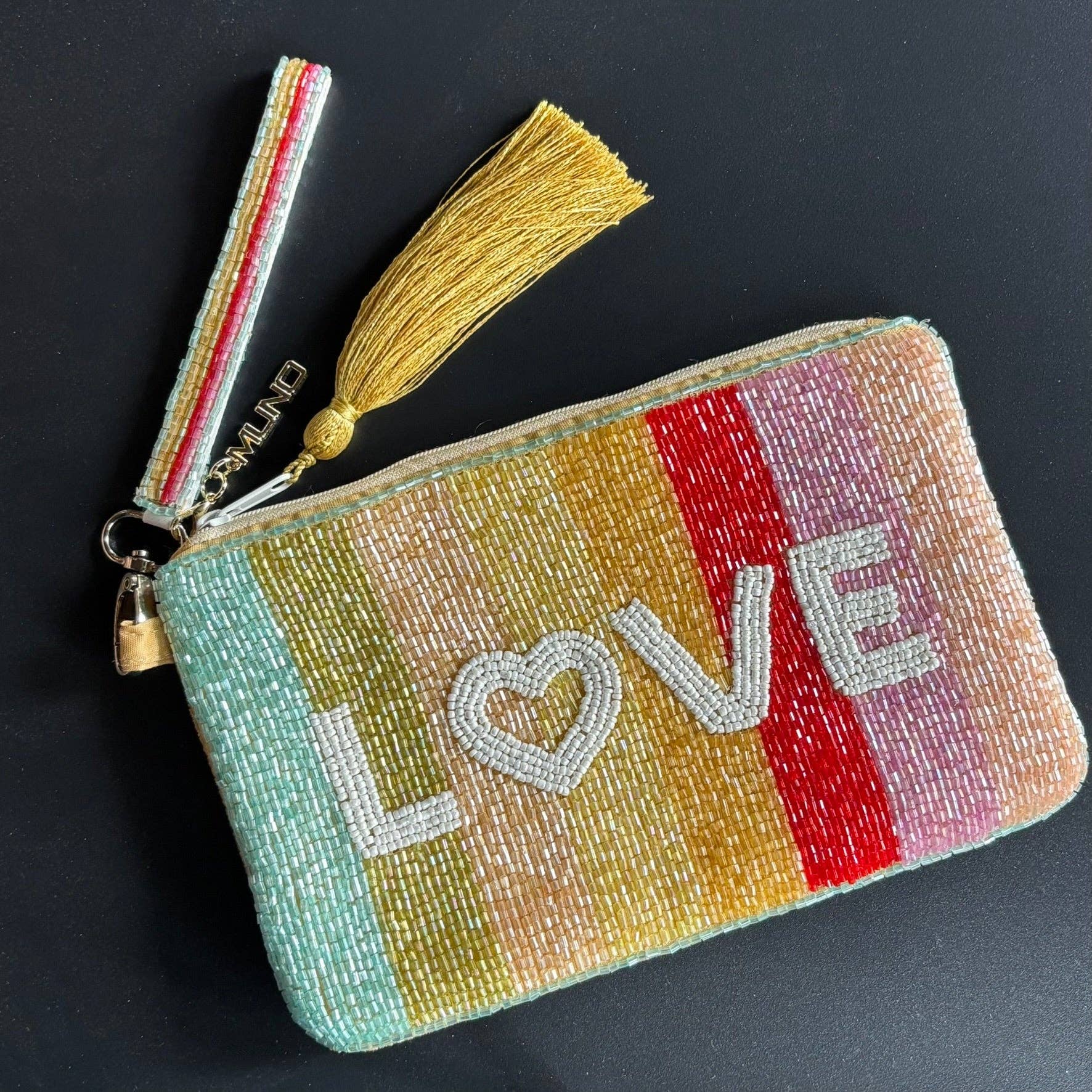 Muno – wholesale Pouch – Women’s – Beaded  Love Pouch Medium1