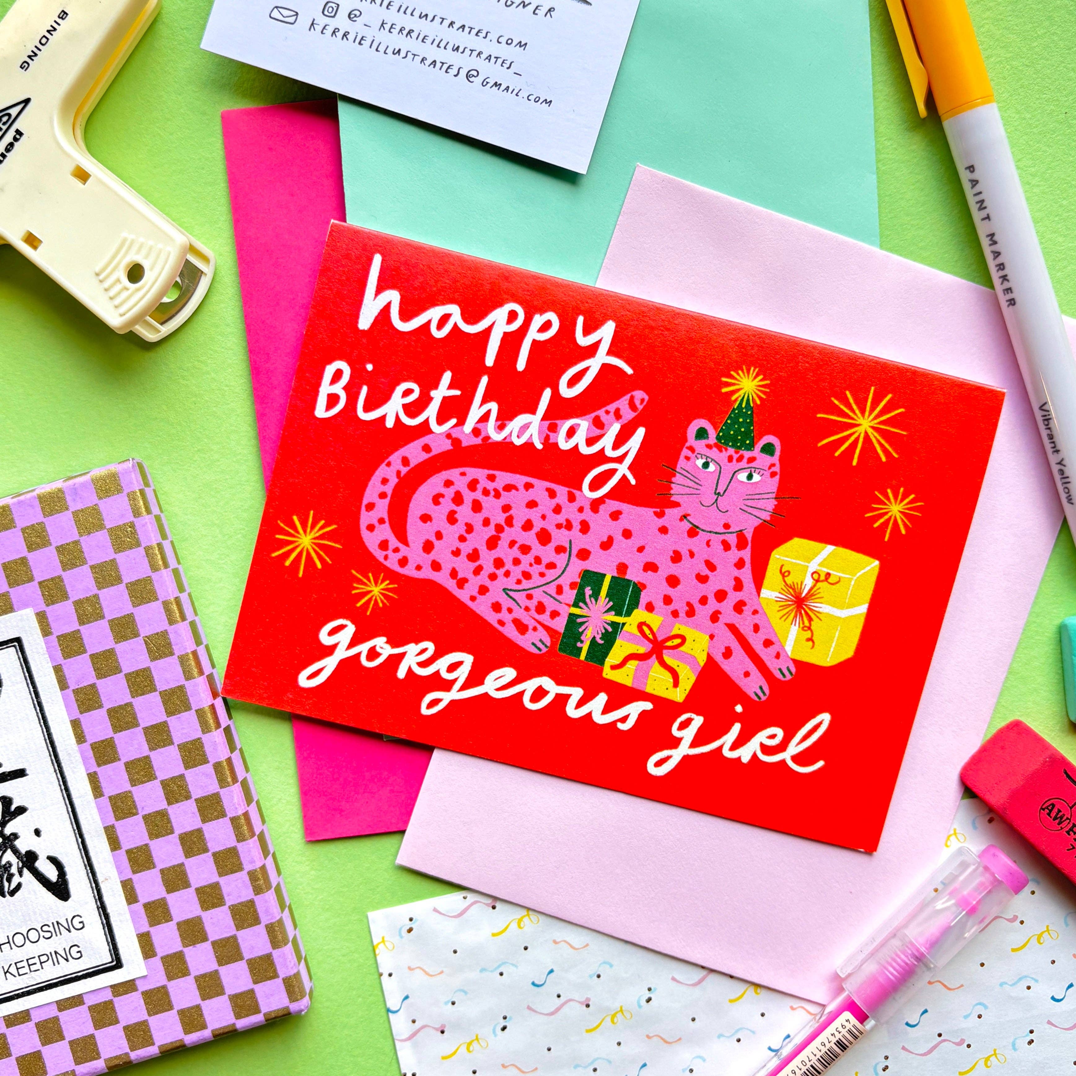 Kerrie Illustrates - Vendita all'ingrosso Biglietti di auguri - Buon Compleanno Splendida Ragazza Biglietto di Auguri con Leopardo | Stampa Animalier Rosa Rossa Brilla Festeggia1