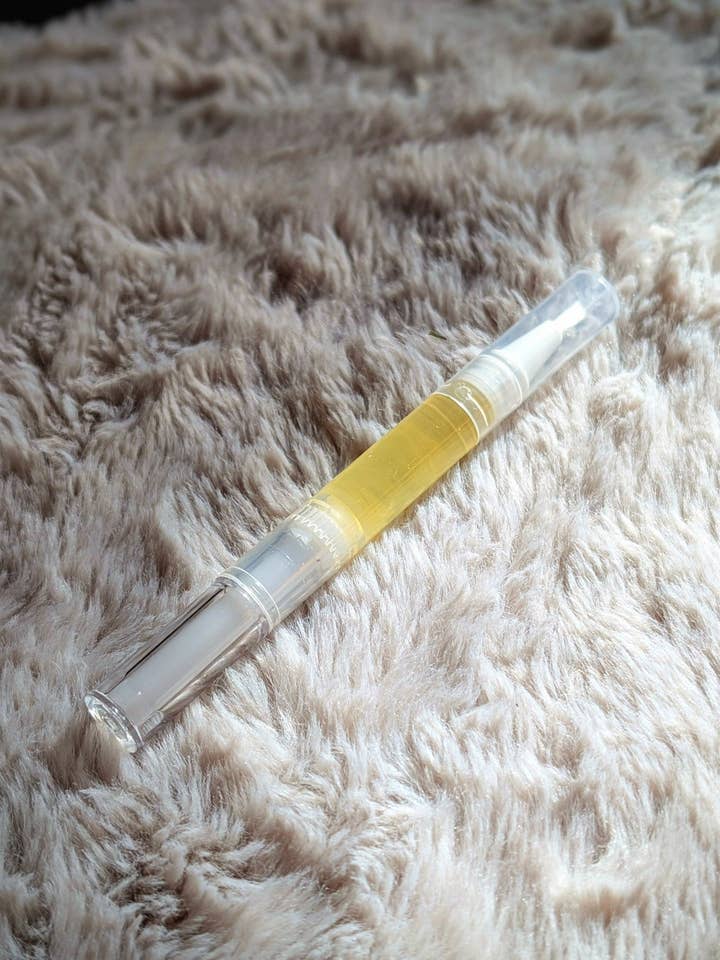 Unscented Cuticle Oil Pen for wholesale by The Darlin' Garden