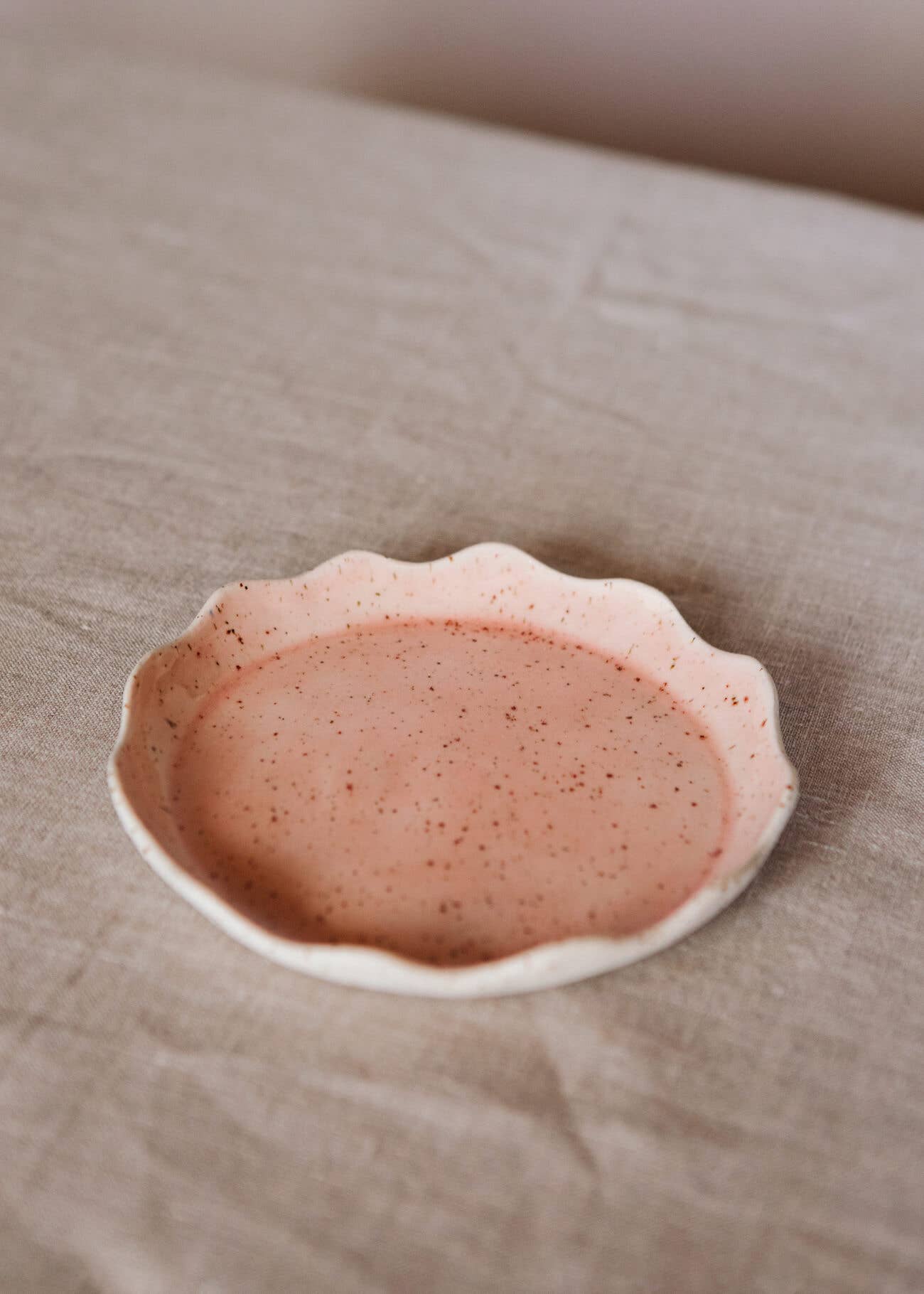 Ohyoko ceramics - Vente Plats - Assiettes en céramique artisanale avec bords ondulés2