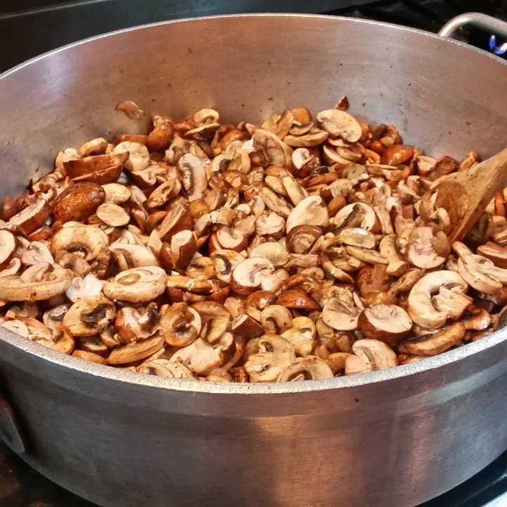 Cannizzaro Sauces - Wholesale Pasta sauce - Cannizzaro Mushroom Marinara Sauce - 16 oz Jar1