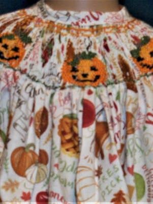 Robe automnale en tissu avec lanternes Jack-o-Lanterns, taille 2T pour la vente par Especially For Ewe
