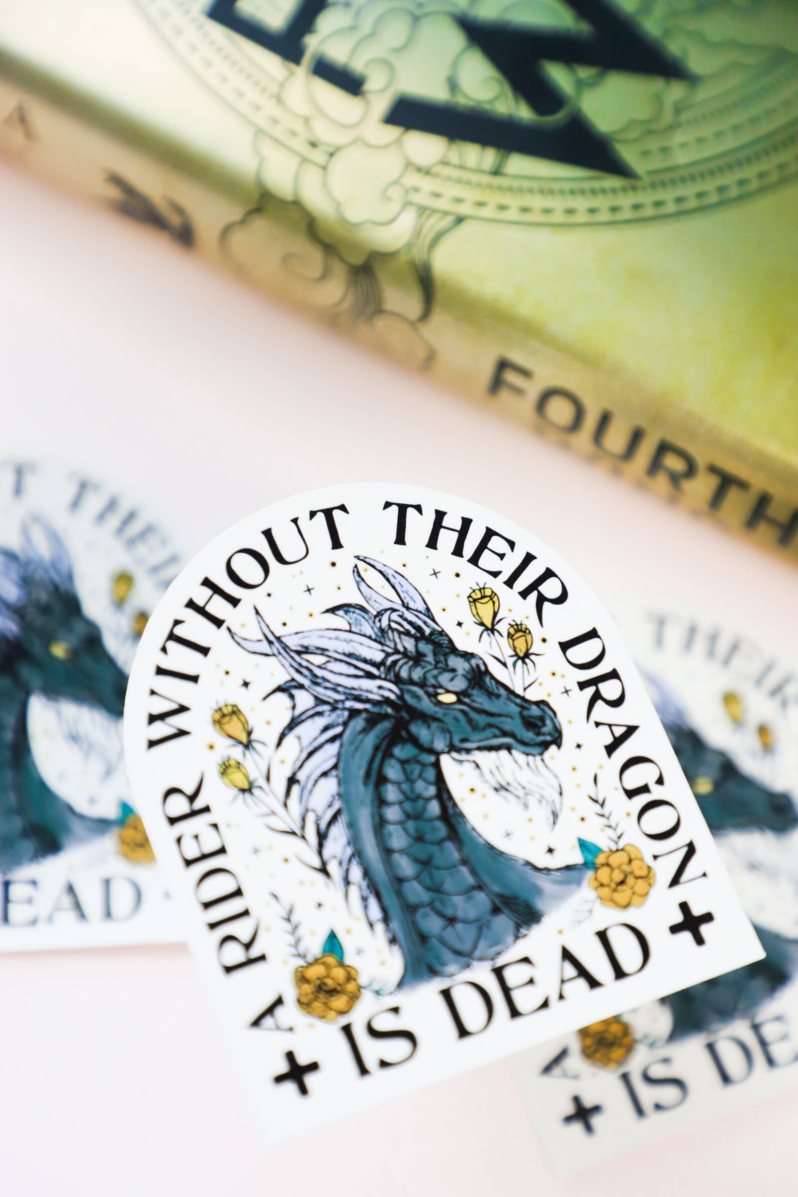 Furever Booked - Vente Autocollant - Autocollant Un cavalier sans son dragon est mort1