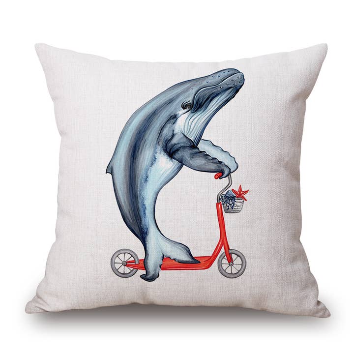 Coussin décoratif pour intérieur et extérieur Motif baleine sur trottinette pour la vente par Study Room