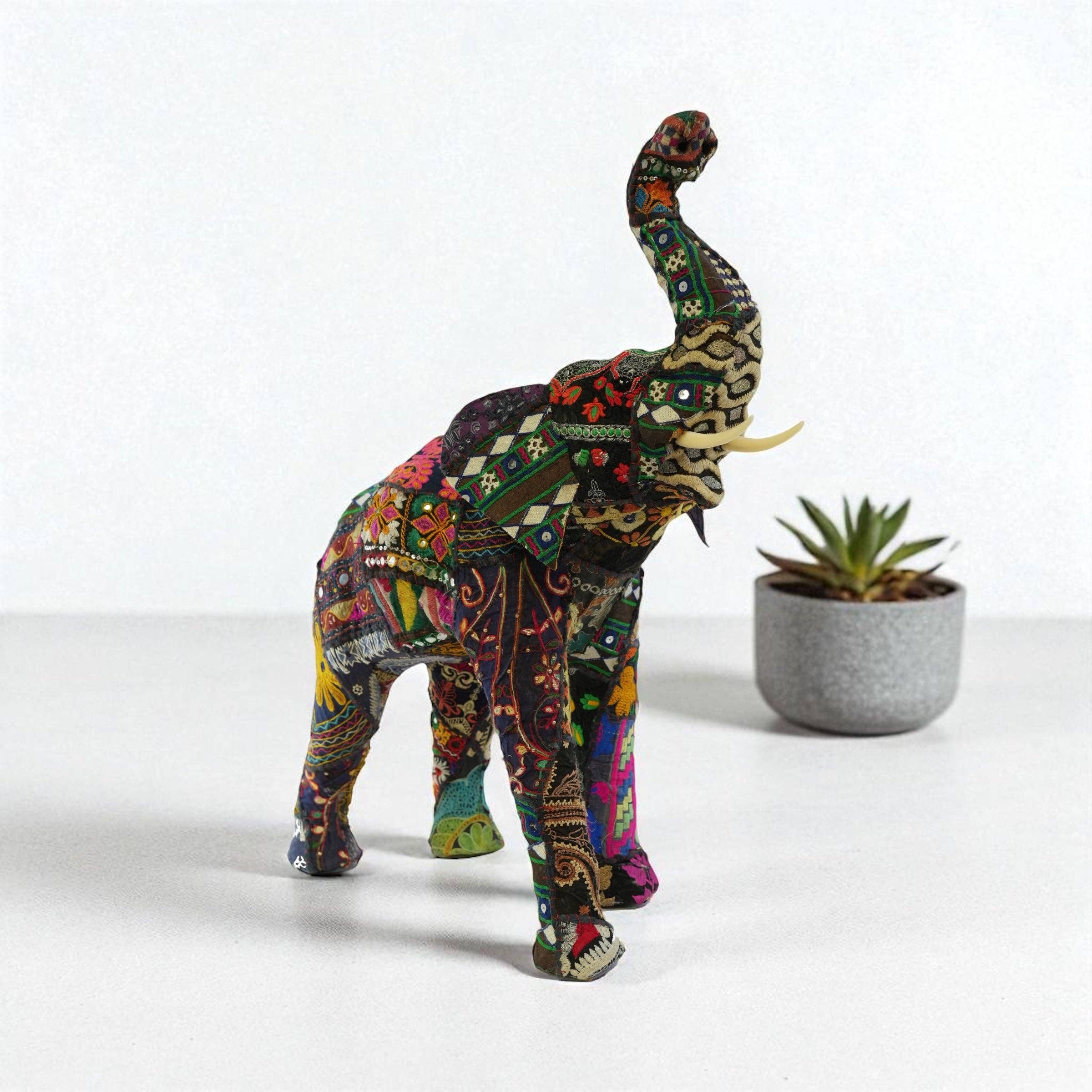 Something wild - Wholesale Decorative Figurine - BIP - ELEPHANT STANDING3