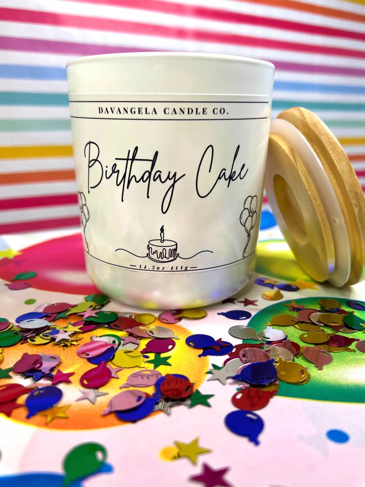 Gâteau anniversaire pour la vente par Davangela Candle Co.