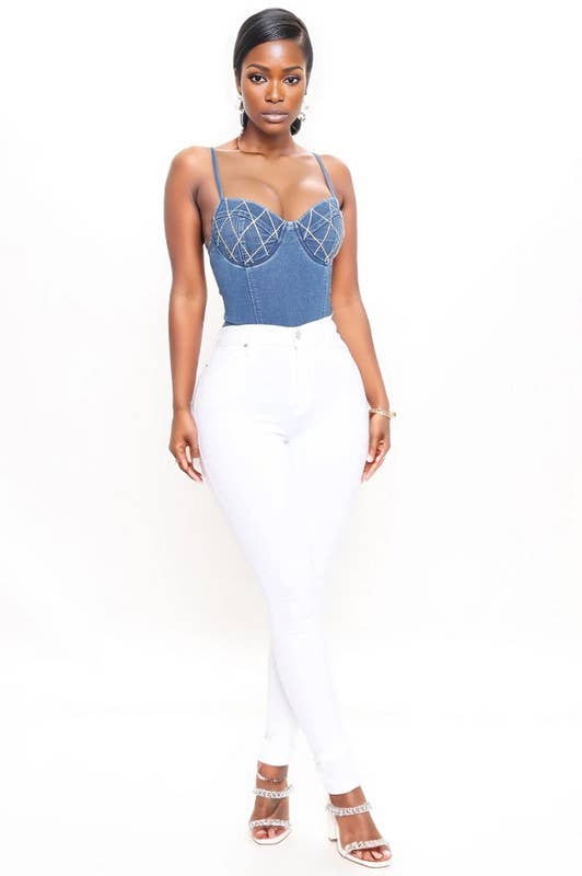 Medium Denim Denimbodysuit med rhinestone detaljer for engroshandel på Faire1