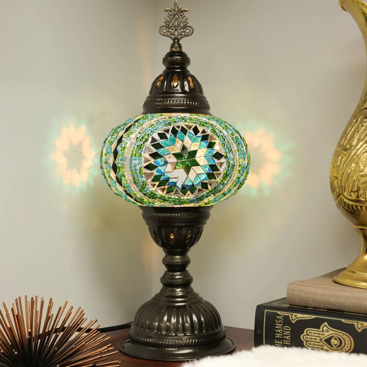 Lampe de table avec verre mosaïque vert fait main pour la vente par Natures Artifacts Inc