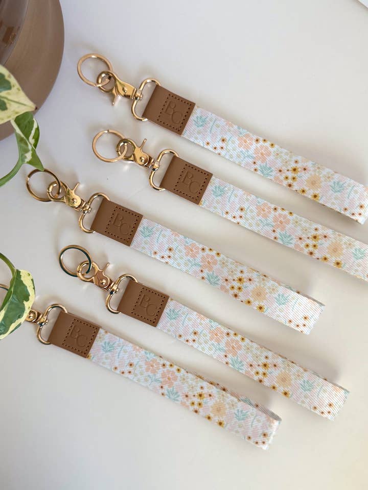 Llavero de muñeca floral de primavera neutro para venta al por mayor de Birdie & Co.