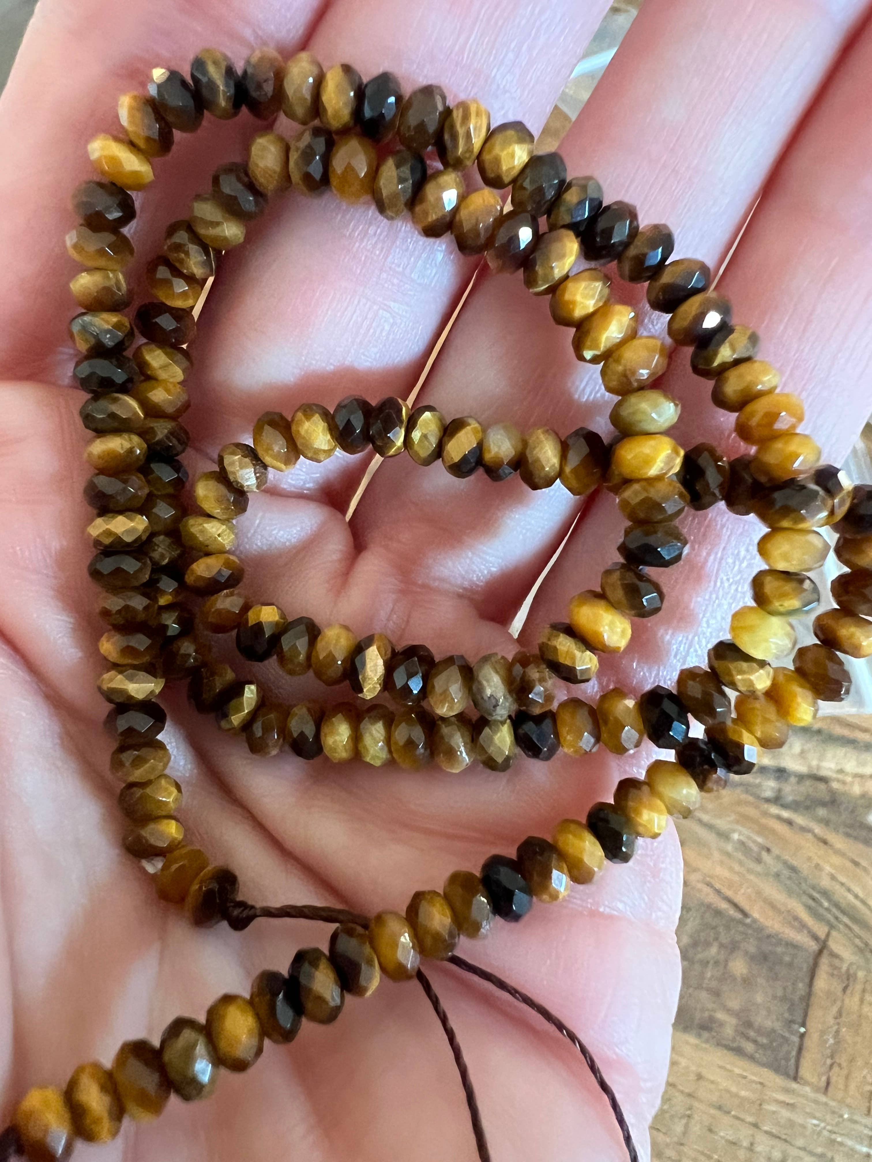 Sonya Renee Jewelry - Vente Collier de perles - Collier Minnie - Perles de Dolomite avec Inflexions Dorées12