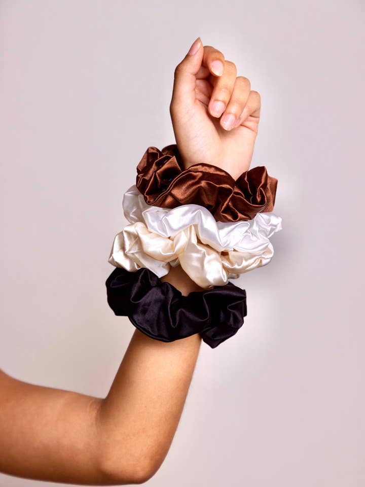 Satijnen Scrunchie 4-Pack Set - Neutrale Kleuren voor wholesale door MUAVES