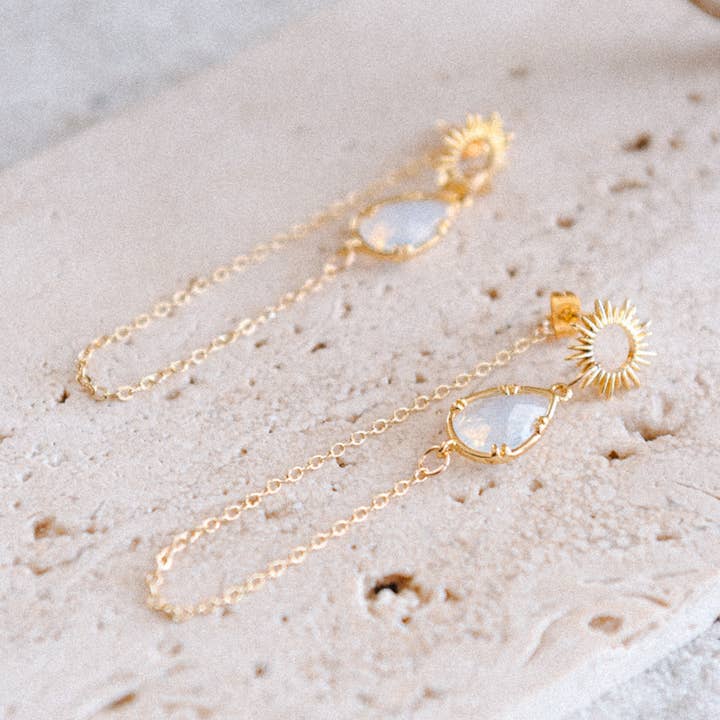 Orecchini a catena Celestial Glow per la vendita all'ingrosso da parte di Cecelia Designs Jewelry